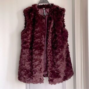 DESIGN LAB Burgundy Faux Fur Vest
